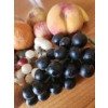 Image 4 : Stoneware Fruit and Resin purple Grapes