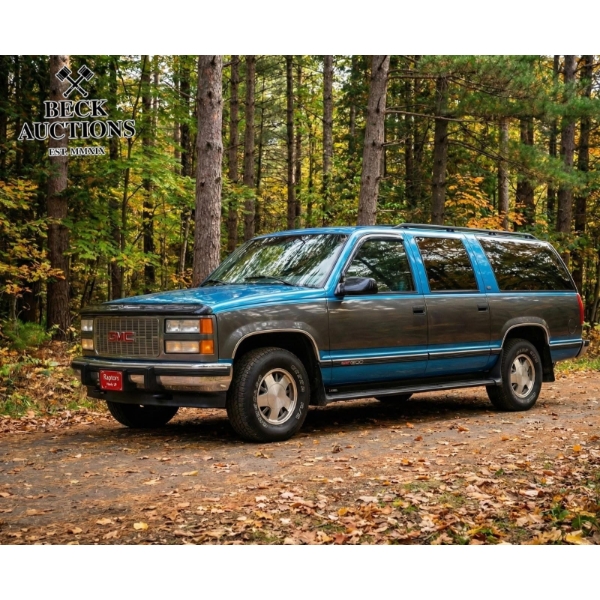 1992 GMC C1500 SLE Suburban 5.7 L V8 Sport Utility Vehicle VIN: 1GKEC16K1NJ713653 (265497 km) 