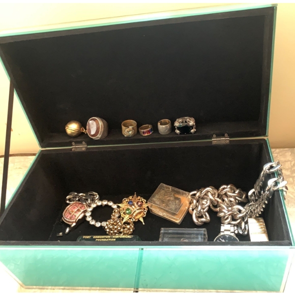 Decorative Jewellery Box Filled w/ Assorted Costume Jewellery 