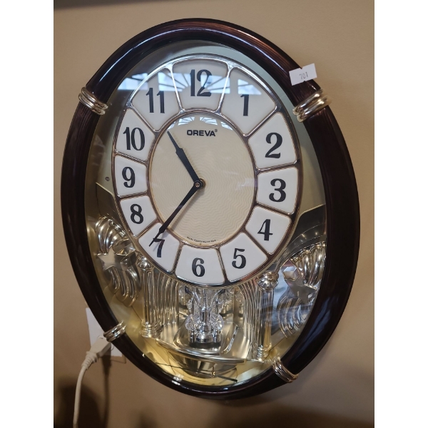 Oreva Decorative Clock with Star Design 18 L, 14 W, 4 D