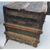 Image 5 : Vintage Wooden Trunk with Metal Accents and Worn Interior