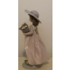 Image 3 : LLADRO Porcelain 'A Wish Come True' 10T Girl W/ Flowers 
