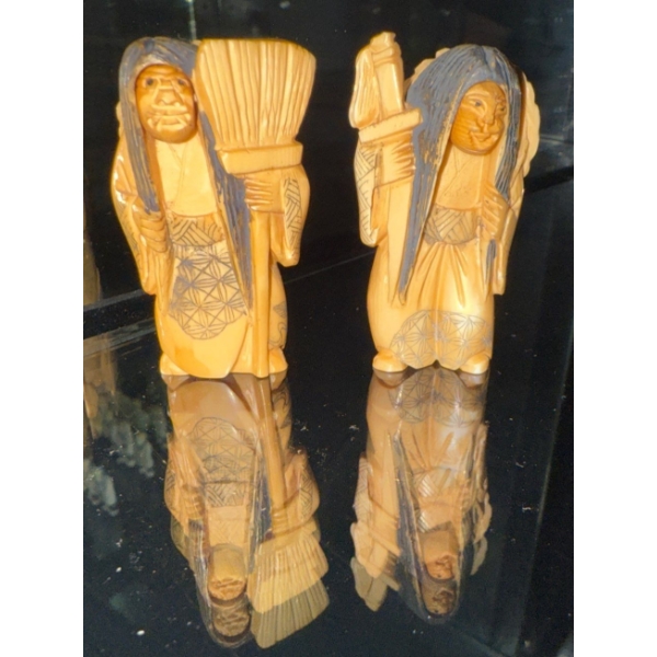 Japanese Carved Ivory Netsuke Figurines 3T (2)