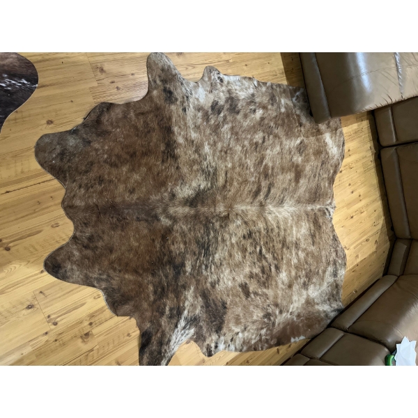 Cow hide Faux Leather Rug
With 69” lengths 85”