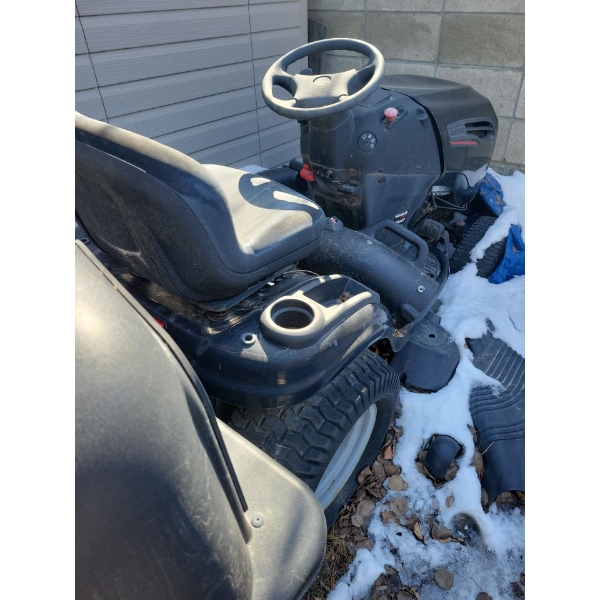 CRAFTSMANS Ride Em Mower Mo.DG-S6500 V-Twin 26HP