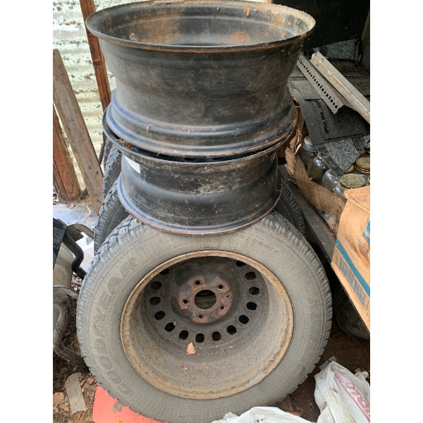 Used Steel Car Rims and Tire Set