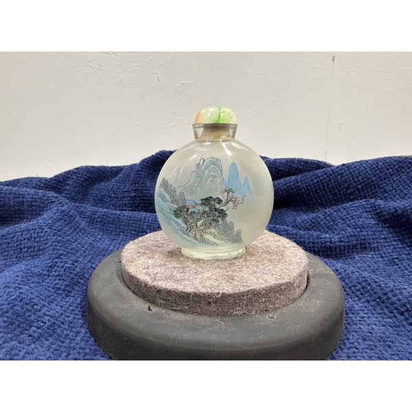 Mountain Snuff Bottle with Spoon 3H
