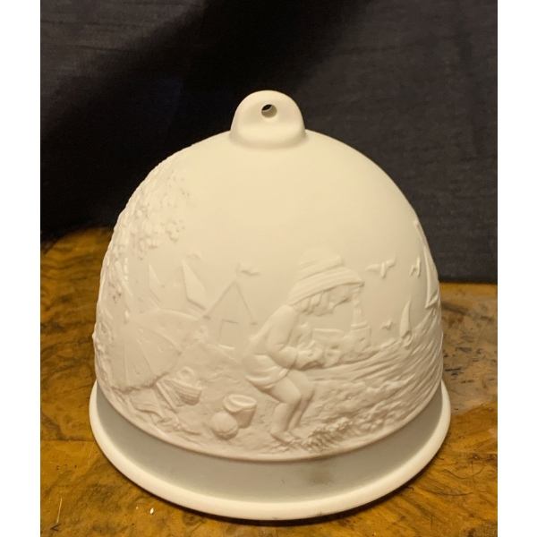 LLADRO Porcelain 'Summer Bell' 3T