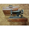 Image 2 : Vintage SINGER Sewing Machine w/ Original Accessories & Bentwood Travel Box 18L