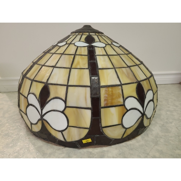 Tiffany style lampshade with flowers - 19W, 11T 