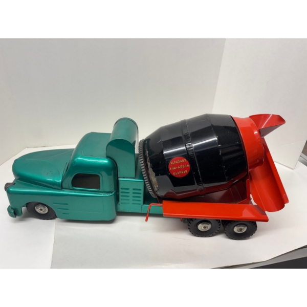 1960’s original Strutco cement truck in Great collectors piece 