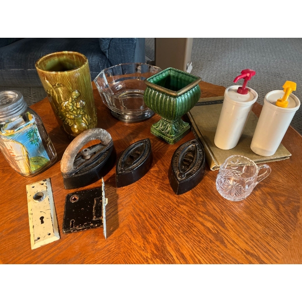 Vintage Square jar with glass lid, hard to find Tupperware mustard and ketchup dispensers antique ir