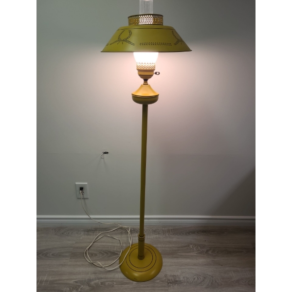 Vintage yellow metal lamp - 10W, 54T