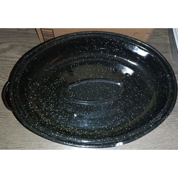 Vintage Roaster , Kitchen Serving Trays & Glass Cake Cover