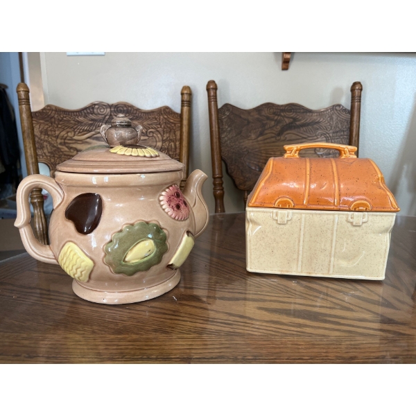 vintage ceramic teapot-shaped cookie jar & lunchbox made by Giftcraft in Japan