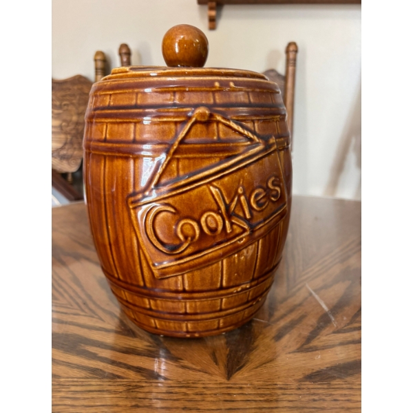  Vintage McCoy Barrel Cookie Jar, likely from the 1950s. 