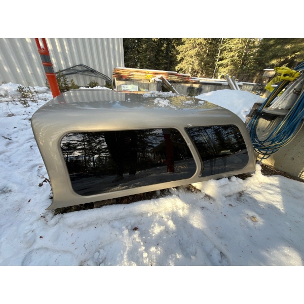 Canopy for a 2002 Dakota quad cab canopy has lighting and is in great shape fiberglass with a flip u