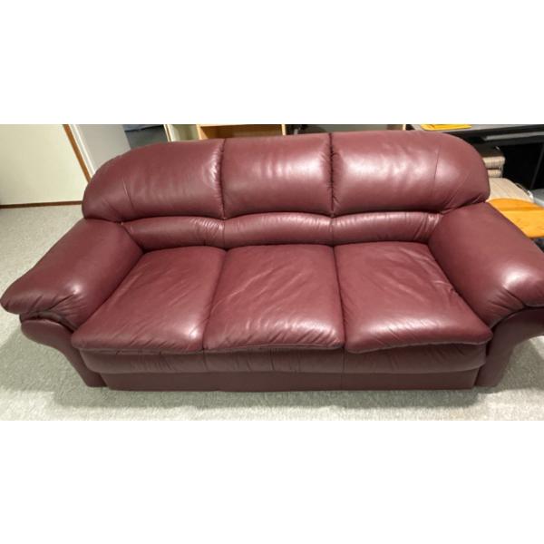 Campio Furniture, Made in Canada, Leather Burgundy 3 Seater Couch in Great Condition - 78W, 34D, 33T