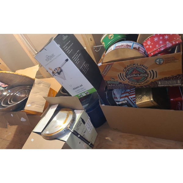 Romertopf Clay Roaster, Chinois Set, Tins, Drinkware and Other Kitchen Items 
