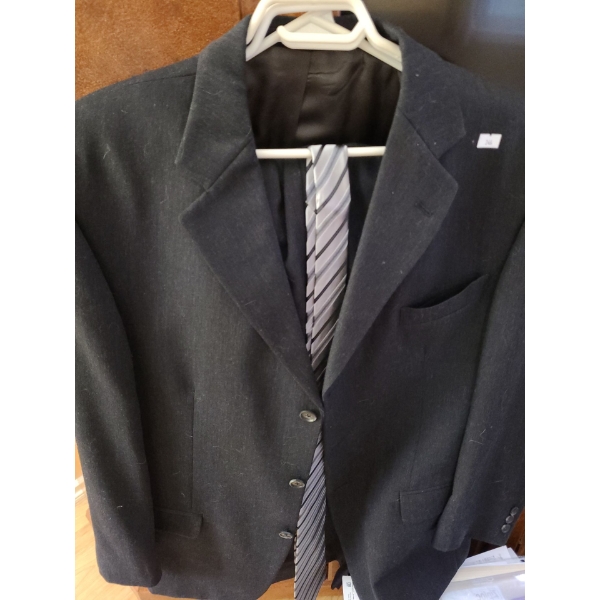 Men's Black Suit Size 32/30 