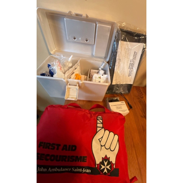 Car Front Plate and Portable First Aid Kits 