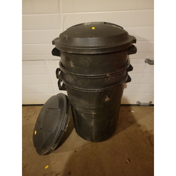 3 Rubbermaid Roughneck 20 Gallon Trash Bins  w/ 2 Lids