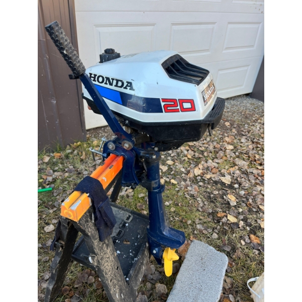 Honda 20 boat motor in great condition works amazing