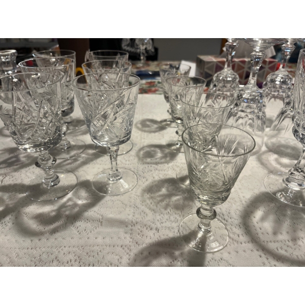  Pin Wheel Crystal Glass collection 5 white wine glasses, 5 red wine glasses 4 Port glasses 6 water 