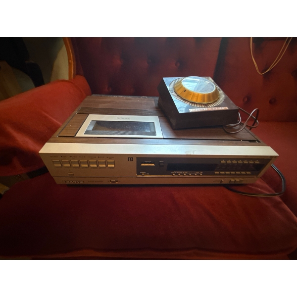 Sanyo VHS Player & Channel Master Untested 