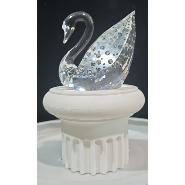 Swarovski Crystal 1995 Swan On White Pedestal (2.5"T & 2"L)