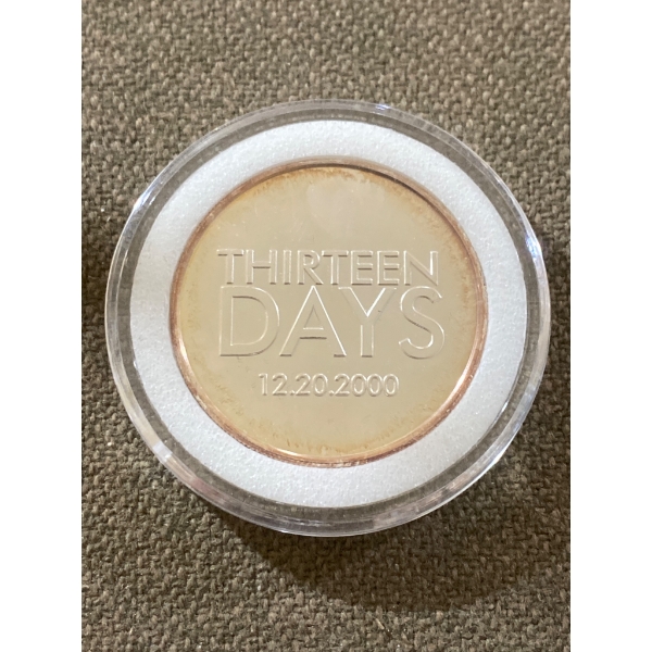 Commemorative 'Thirteen Days' Coin Featuring Engraved Portraits, 2000