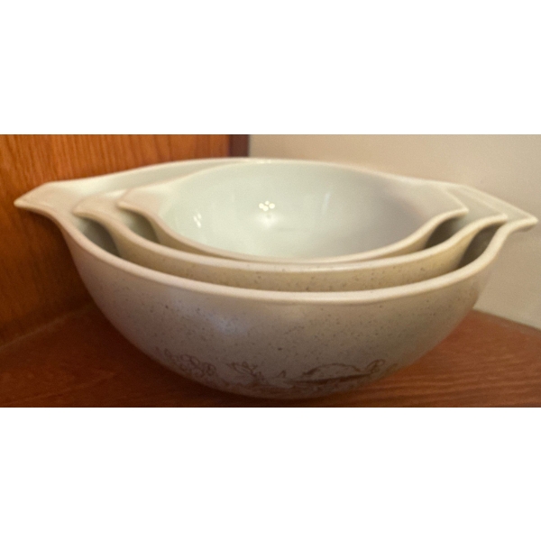 Pyrex Forest Fancies Mushroom Cinderella Nesting Bowls (3)