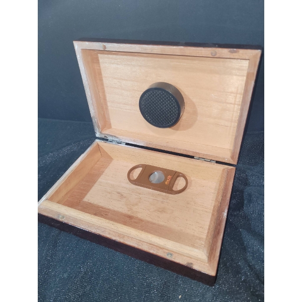 Wooden Humidor with Accessories - 9 x 6 Inches