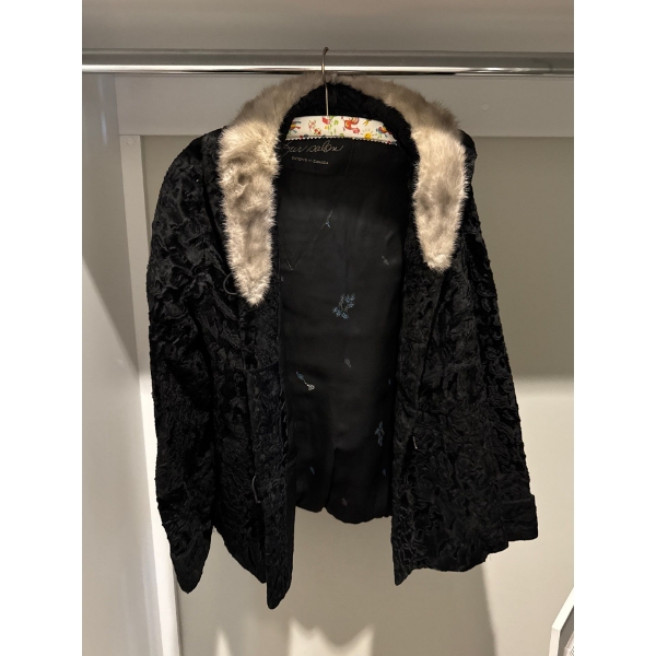 Ladies Outerwear - Fur Salon By Eatons Of Canada Size M-L