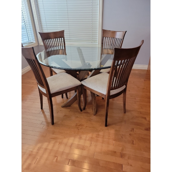 5 Piece Gourmet Solid Wood Dining Set - Aesthetically Pleasing - Walnut w/ Glass Top