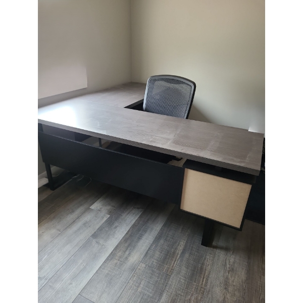 L Shaped Desk 71 w, 30 h, 71 d w/ Mesh Back Desk Chair 27 w, 41 t, 26 d 