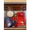 Image 5 : Assorted kitchen utensils 