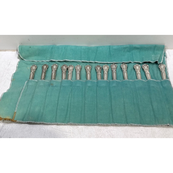 Knives; Sterling Silver Handles and Stainless Steel Blades, Total weight of the knives 836g