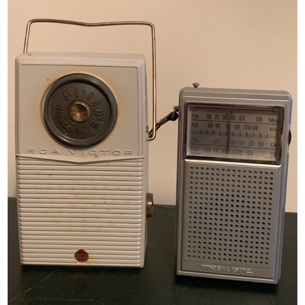 Antique Radios Realistic 12-613 w/ RCA Victor 