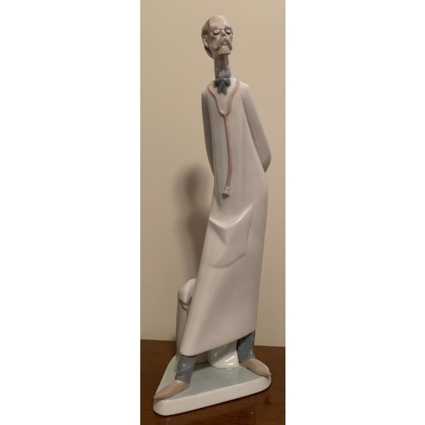 LLADRO Porcelain  'Doctor (Reduced)' Figure - 14T 