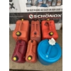 Image 13 : 6 Plastic Gasoline and Water Storage Containers