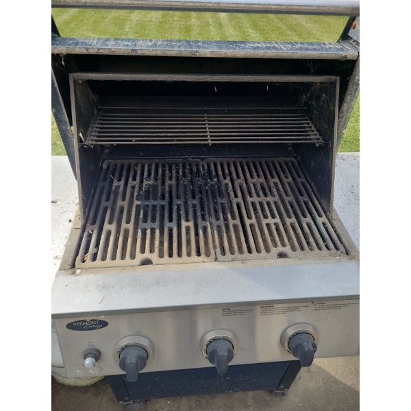 Vermont Castings Propane BBQ 56 W, 25 D, 51 T 