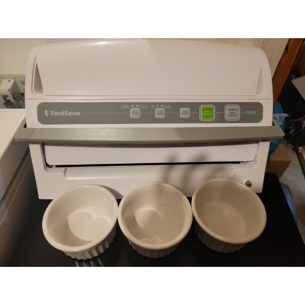Food Saver Vacuum Sealer w/ 3 Oven Safe Ramekins 