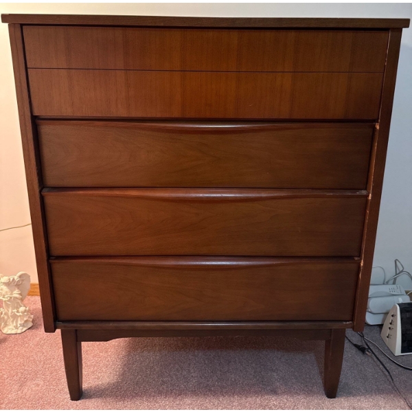 Mid Century Modern Dresser 33 x 18 x 41T