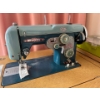 Image 3 : vintage arrow, super automatic, sewing machine with accessories, sewing desk and several bobbins of 
