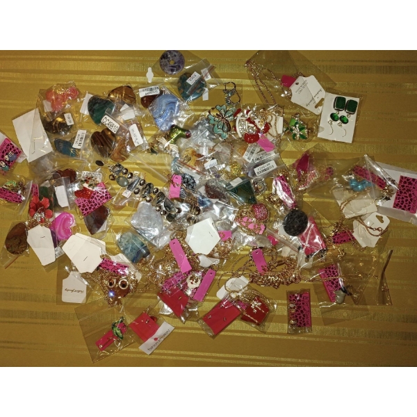 Large Assortment of Fine Jewelry & Costume Jewelry Pieces  Neck Laces, Braceletts, 