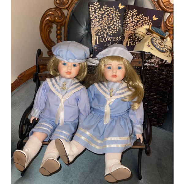 Twin Babydolls 14T w/ Decorative Bench Prop Assorted Easy Reads & More 
