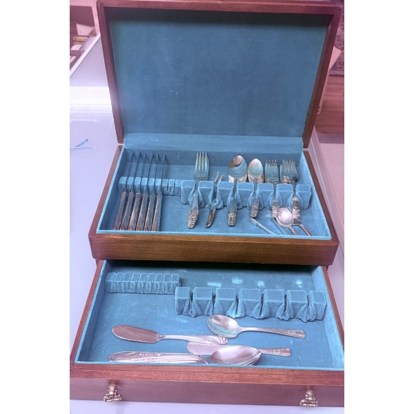 Wooden Flatware Chest with Silver-Plated Cutlery Set
