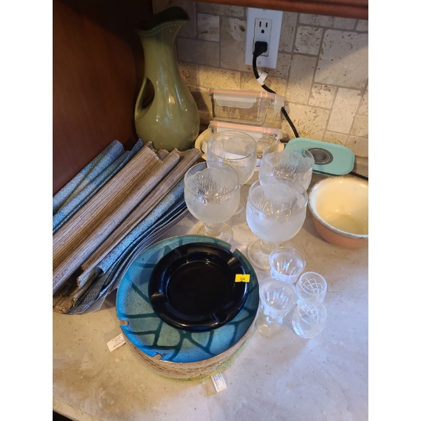 Assorted Kitchen Items (Parfait Cups, Placemats and More!) 