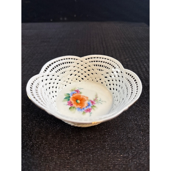 Transylvania Porcelain Signed And Hand Painted 5W